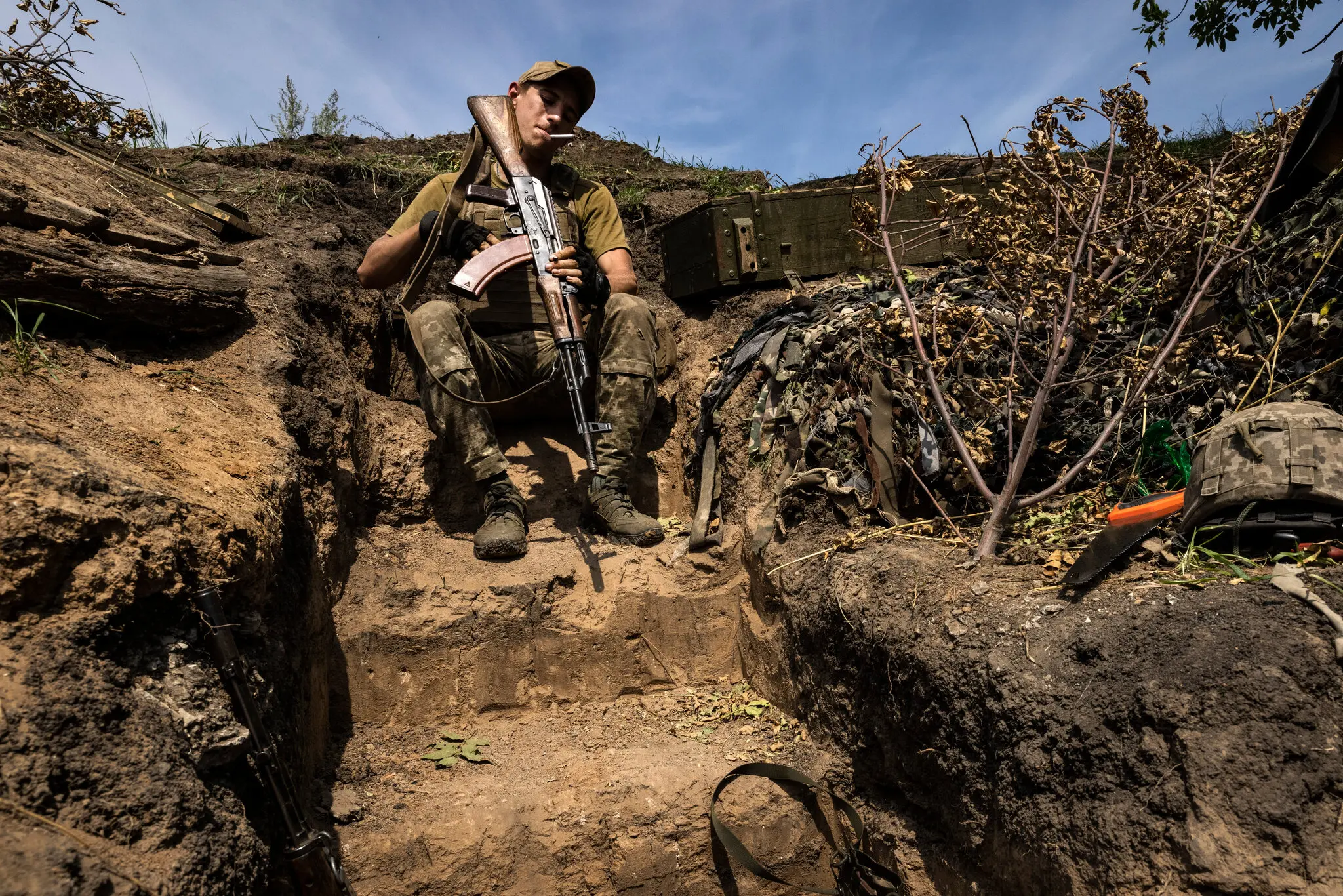 Український солдат на сходинці